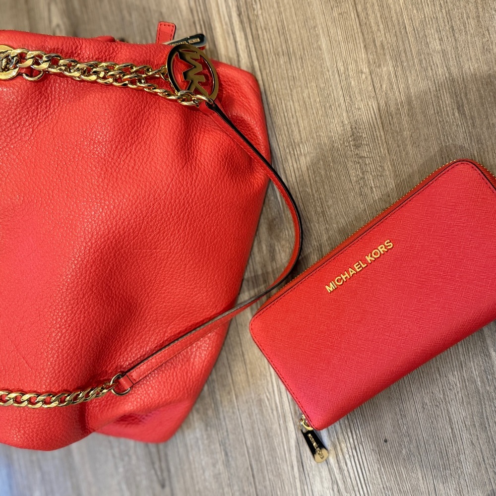 Michael Kors Women's Bag and Wallet Set